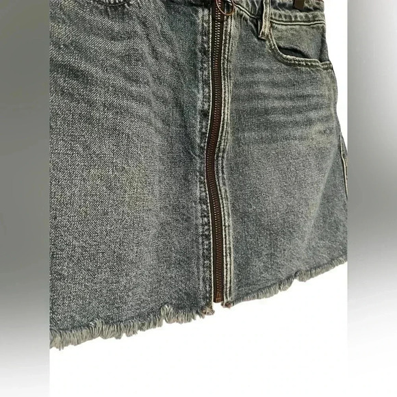 We The Free Women's Medium Wash Zip Up Denim Mini Skirt Size 24 - Picture 3 of 8